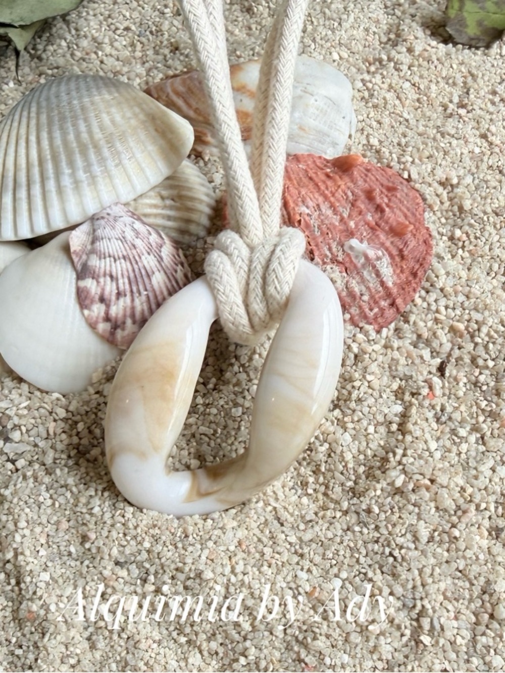 Alquimia Cream and Beige Shell Pendant Necklace